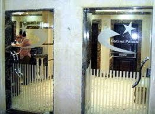 Hostel Rotana Palace